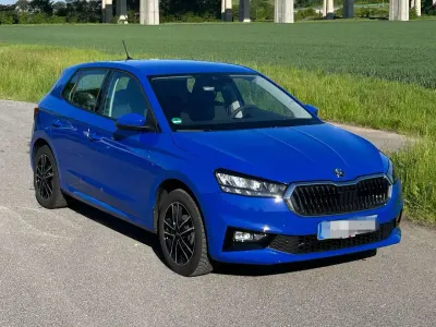 Używany Skoda Fabia Essence 80 KM (58 kW) 2025 Niebieski Hatchback