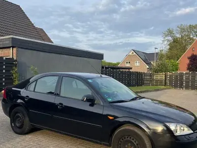 Second-hand Ford Mondeo Ambiente 145 CP (106 kW) 2001 Negru Berlinǎ
