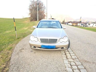 Gebraucht Mercedes C200 Classic 122 PS (89 kW) 2003 Gold Limousine