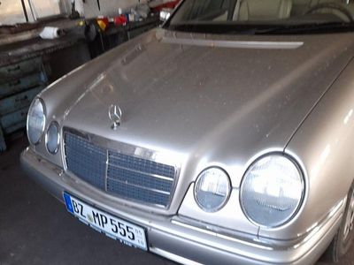 Gebraucht Mercedes 200 120 PS (88 kW) 1997 Gold Limousine