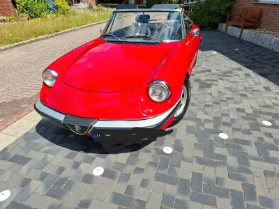 Gebraucht Alfa Romeo Spider 126 PS (92 kW) 1984 Rot Cabrio