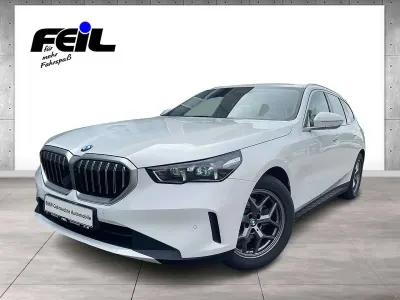 Gebraucht BMW 520 Sport Line 197 PS (144 kW) 2025 Alpinweiss iii Kombi