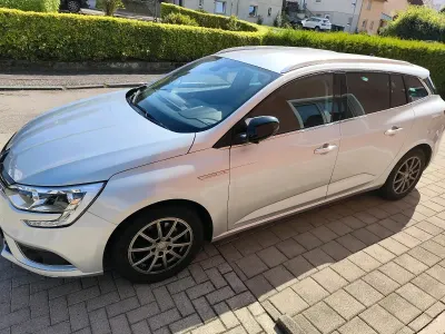 Gebraucht Renault Mégane GrandTour LIMITED 140 PS (102 kW) 2019 Silber Kombi