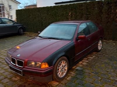Rot Gebraucht 1996 BMW 323 M Sport Limousine | 3.000 €