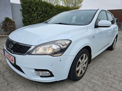 Second-hand Kia Ceed 105 CP (77 kW) 2012 Alb Hatchback