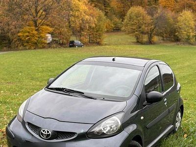 Grau Gebraucht 2006 Toyota Aygo Kleinwagen | 1.999 € (Fairer Preis)