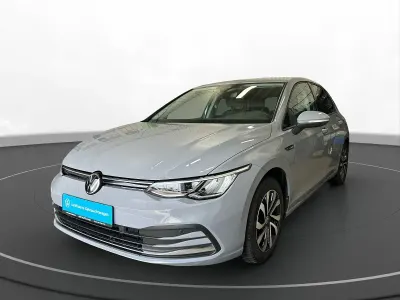 Gebraucht VW Golf VIII Active 131 PS (96 kW) 2021 Mondsteingrau Kleinwagen
