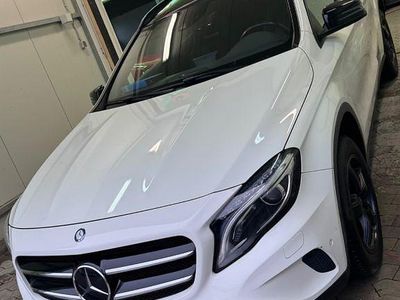 Gebraucht Mercedes GLA250 Urban 211 PS (155 kW) 2015 Weiß SUV