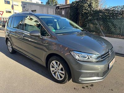 Grau Gebraucht 2020 VW Touran Comfortline Van / Kleinbus | 19.999 € (Fairer Preis)