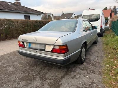 Silber Gebraucht 1992 Mercedes 230 Coupé | 4.890 €