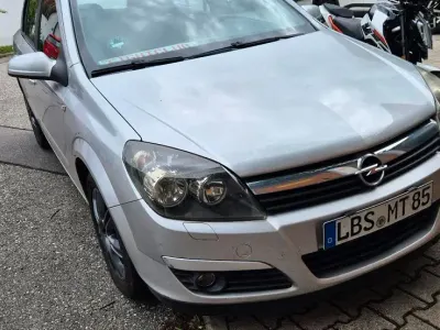 Gebraucht Opel Astra 105 PS (77 kW) 2004 Silber Limousine