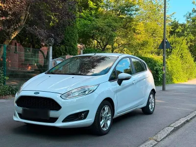 Gebraucht Ford Fiesta 100 PS (73 kW) 2016 Weiß Kleinwagen