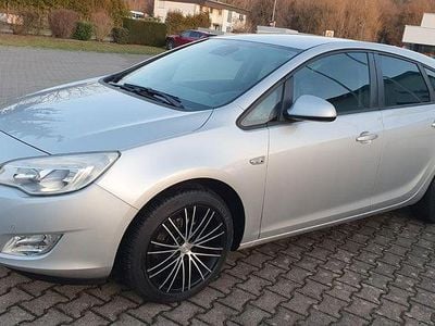Gebraucht Opel Astra 140 PS (102 kW) 2011 Silber Limousine