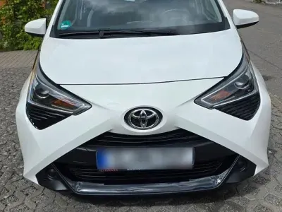 Używany Toyota Aygo X-play 72 KM (52 kW) 2018 Biały Hatchback