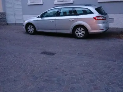 Gebraucht Ford Mondeo 116 PS (85 kW) 2011 Silber Kombi
