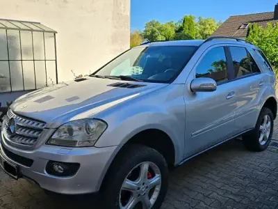 Gebraucht Mercedes ML320 224 PS (164 kW) 2006 Silber SUV