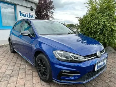 Gebraucht VW Golf VII Highline 125 PS (91 kW) 2017 Lapiz blue metallic Limousine