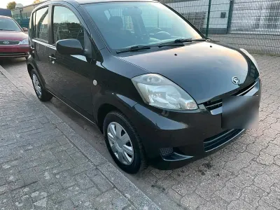 Gebraucht Daihatsu Sirion 70 PS (51 kW) 2010 Schwarz Kleinwagen