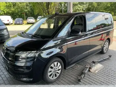 Gebraucht VW Multivan Basis 150 PS (110 kW) 2023 Schwarz Van / Kleinbus
