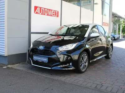 Gebraucht Toyota Yaris Hybrid Elegant 116 PS (85 kW) 2020 Schwarz Limousine