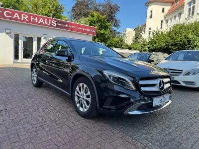 Gebraucht Mercedes GLA180 Urban 122 PS (89 kW) 2017 Kosmosschwarz  metalliclack SUV