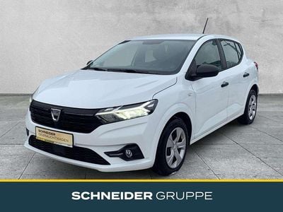 Weiß Gebraucht 2021 Dacia Sandero Essentiel Limousine | 10.890 € (Fairer Preis)