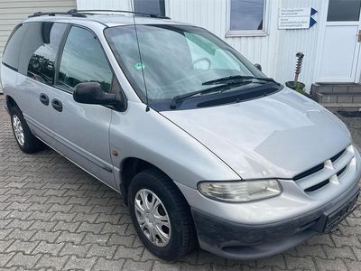 Silber Gebraucht 2000 Chrysler Voyager Van / Kleinbus | 650 €