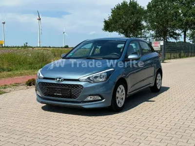 Gebraucht Hyundai i20 101 PS (74 kW) 2017 Blau Limousine