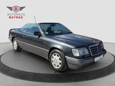 Gebraucht Mercedes E220 150 PS (110 kW) 1994 Schwarz Cabrio
