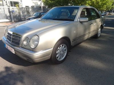 Mercedes E200
