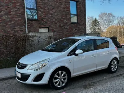 Używany Opel Corsa Active 87 KM (63 kW) 2013 Biały Hatchback