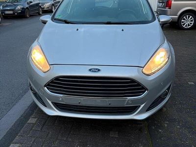 Gebraucht Ford Fiesta Titanium 101 PS (74 kW) 2013 Silber Kleinwagen