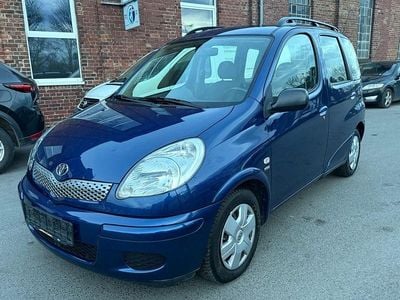 Blau Gebraucht 2004 Toyota Yaris Verso Van / Kleinbus | 3.999 €
