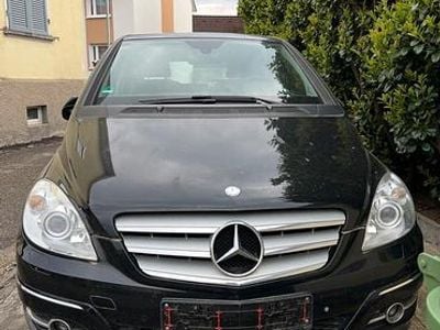 Mercedes B200