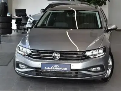 Gebraucht VW Passat 150 PS (110 kW) 2024 Pyrit silber Kombi