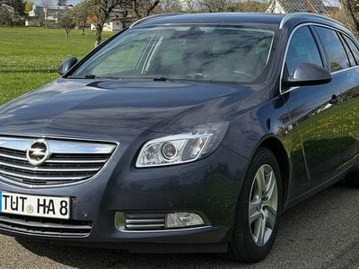Usado Opel Insignia Design Edition 160 HP (117 kW) 2011 Azul Carrinha