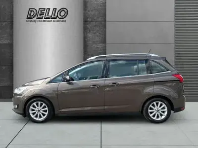 Gebraucht Ford Grand C-Max Titanium 125 PS (91 kW) 2018 Braun Van / Kleinbus