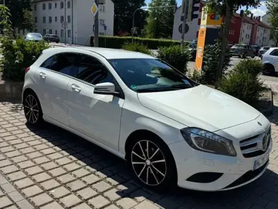 Gebraucht Mercedes A180 Edition 122 PS (89 kW) 2015 Weiß Kleinwagen