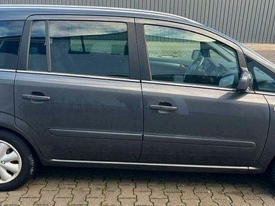 Gebraucht Opel Zafira Family 140 PS (102 kW) 2010 Grau Van / Kleinbus
