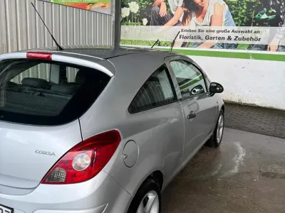 Używany Opel Corsa 60 KM (44 kW) 2009 Szary Hatchback