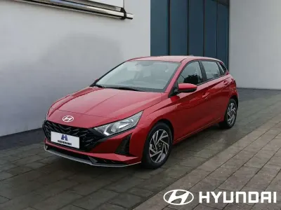 Gebraucht Hyundai i20 Trend 101 PS (74 kW) 2025 Dragon red Limousine