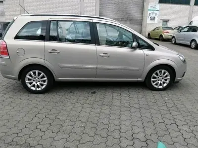 Gebraucht Opel Zafira 150 PS (110 kW) 2006 Silber Van / Kleinbus