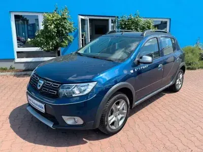Używany Dacia Sandero Prestige 90 KM (66 kW) 2017 Niebieski SUV