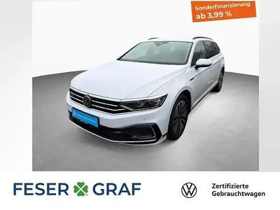 Gletscherweiß Gebraucht 2023 VW Passat Kombi | 25.390 €