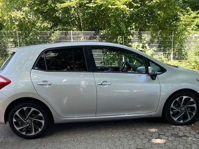 Toyota Auris Hybrid