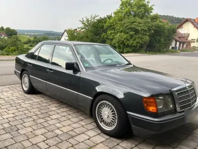 Gebraucht Mercedes E260 160 PS (117 kW) 1990 Schwarz Limousine