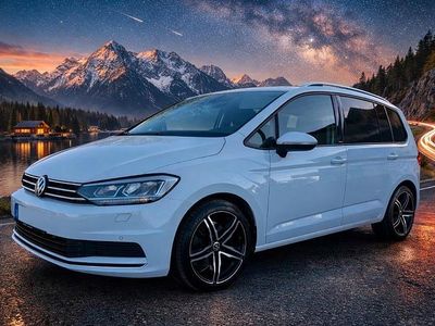 Gebraucht VW Touran 150 PS (110 kW) 2022 Weiß Van / Kleinbus