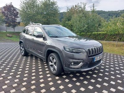 Grau Gebraucht 2019 Jeep Cherokee Limited SUV | 19.500 € (Etwas zu teuer)