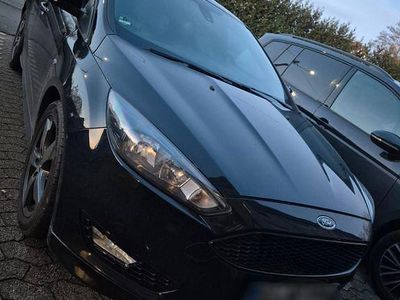 Schwarz Gebraucht 2017 Ford Focus ST-Line Limousine | 7.500 € (Guter Preis)