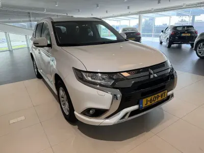 Gebraucht Mitsubishi Outlander P-HEV 135 PS (99 kW) 2020 Weiß SUV